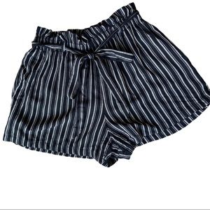 Hollister Ultra High-Rise Paper-Bag Shorts Black Pinstripes